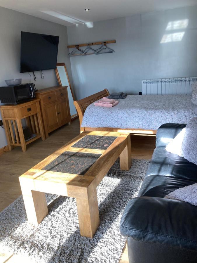 Roblins Nest Apartment Ammanford Exterior foto
