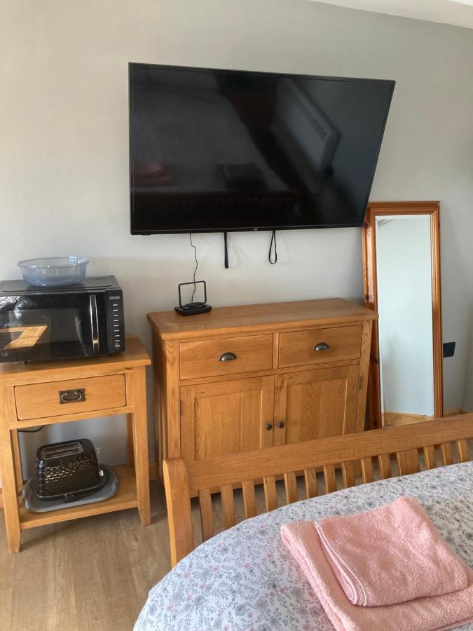 Roblins Nest Apartment Ammanford Exterior foto
