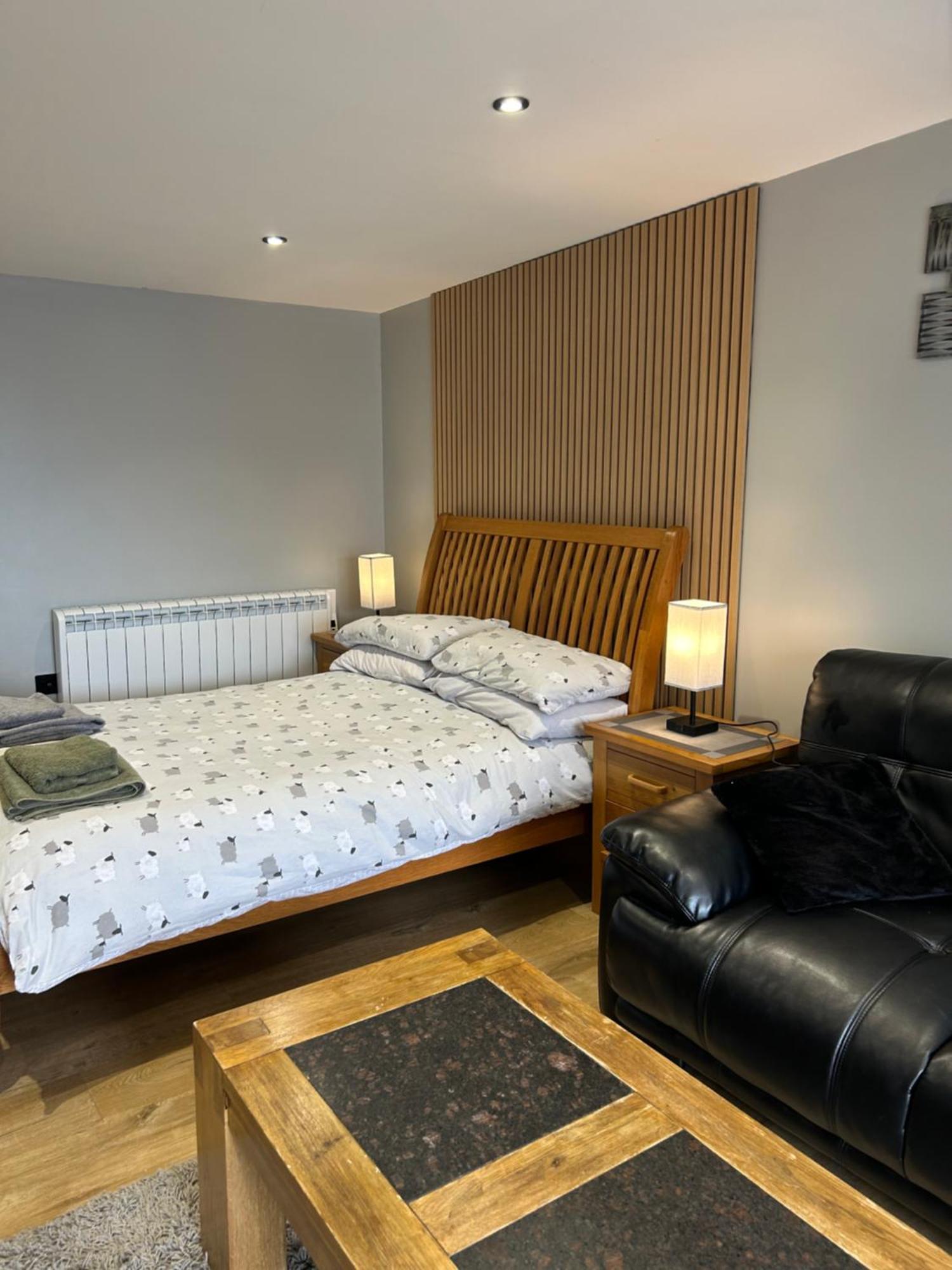 Roblins Nest Apartment Ammanford Exterior foto
